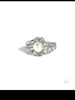 Titanic Tango Paparazzi Silver Pearl Halo Ring - White, Silver Fashion Jewelry
